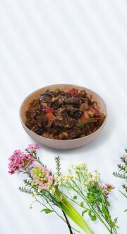 Sebzeli Erişte Üstü Siyah Çin Mantarlı Dana Eti görseli