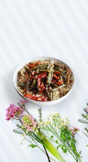 Tavuklu Pilav Üstü Sarımsak Soslu Kuşkonmaz görseli