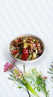 Sebzeli Pilav Üstü Mançuryan Usulü Tavuk görseli