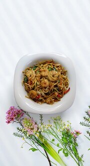 Karidesli Sebzeli Erişte görseli