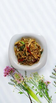 Tavuklu Sebzeli Erişte görseli