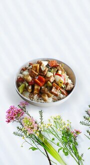 Tavuklu Pilav Üstü Sebzeli Tofu görseli