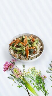 Tavuklu Pilav Üstü Sarımsak Soslu Brokoli görseli