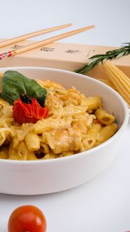 Köri Soslu Tavuklu Penne görseli