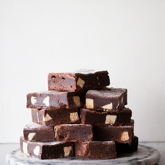 Beyaz Parça Çikolatalı Brownie görseli