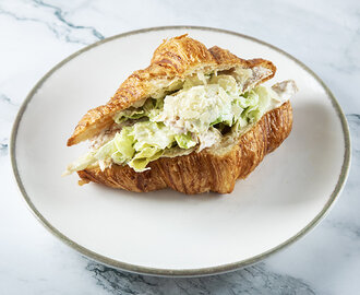 Tavuklu Sezar Salata Kruvasan görseli