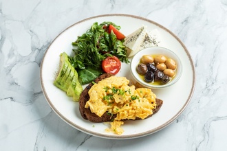 Pratik Kahvaltı Tabağı görseli