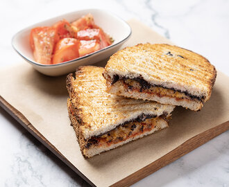 Vegan Mozzarella & Cheddar Peynirli Tost görseli