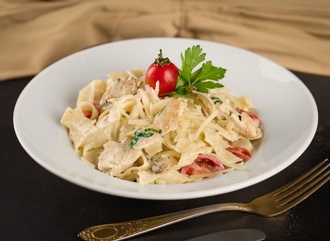 Fettucinie Chicken Al Pesto görseli