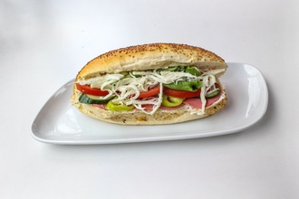 Çeçilli Salamlı Sandviç görseli