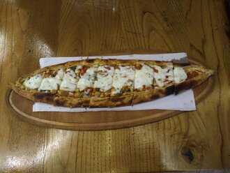 Sebzeli Kaşarlı Pide görseli