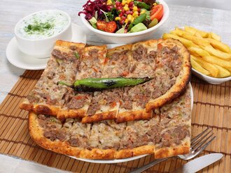 Kuşbaşılı Kaşarlı Pide görseli