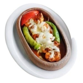 Kiremitte Kaşarlı Tavuk görseli