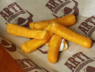 Ev Yapımı Mozzarella Sticks görseli