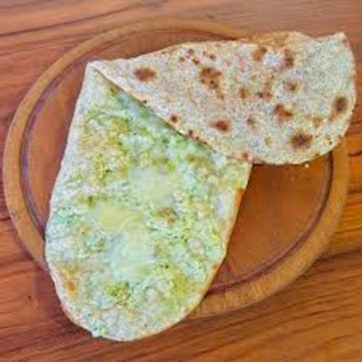 Beyaz Peynirli Kaşarlı Lahmacun görseli