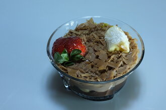 Muzlu Çilekli Kaşık Pasta görseli