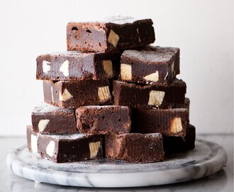 Beyaz Parça Çikolatalı Brownie görseli