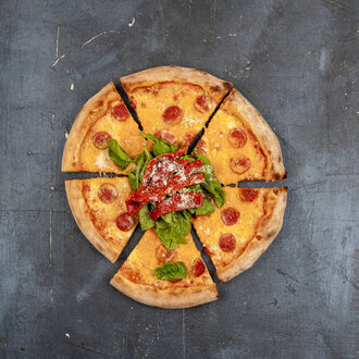 Cheddar Sosisli Pizza görseli