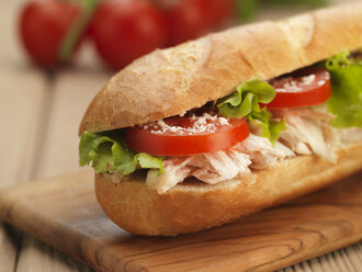 Tavuk Sezar Sandviç Baget Ekmek görseli