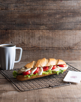 Mozzarellalı Sandviç Baget Ekmek görseli