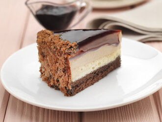 Karamelli Çikolatalı Pasta (Dilim) görseli