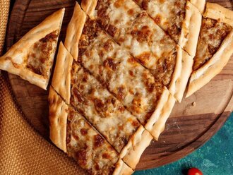 Kıymalı Kaşarlı Pide görseli