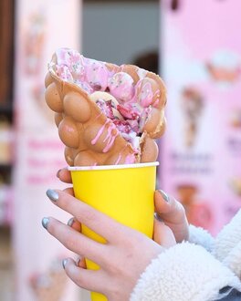 Frambuaz & Beyaz Çikolatalı Bardak Bubble Waffle görseli