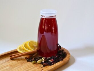 Ev Yapımı Hibiskuslu Tarçınlı Limonata görseli