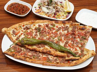 Kuşbaşılı Kaşarlı Pide görseli