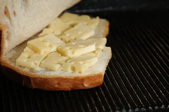 Kelle Peynirli Kaşarlı Tost görseli