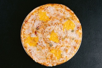 Dört Peynirli Pizza görseli