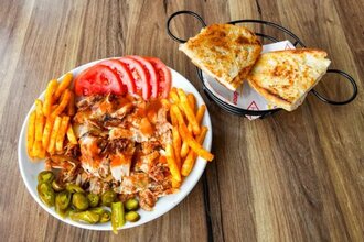 Pilav Üstü Tavuk Döner görseli