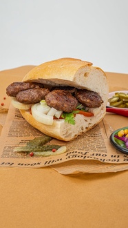 Tam Ekmek Arası Köfte görseli