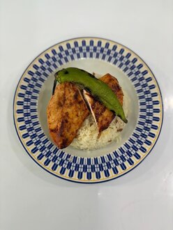 Pilav Üstü Izgara Tavuk görseli