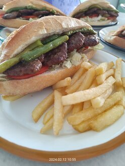 Ekmek Arası Köfte görseli