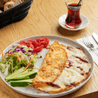 Sucuklu & Kaşarlı Omlet görseli