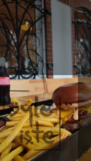 Öyle Böyle Değil Burger görseli