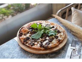 Kavurmalı Pizza görseli