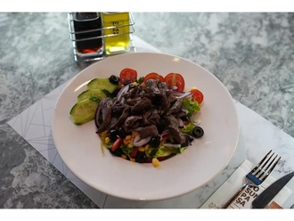 Etli Sıcak Salata görseli