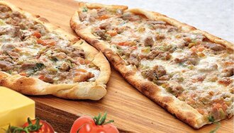 Kuşbaşılı Kaşarlı Pide görseli