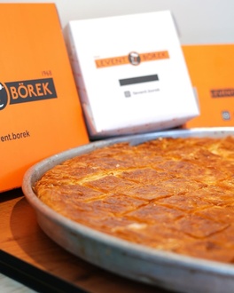 Kıymalı Börek (1 Kg.) & Tatlı Menü görseli