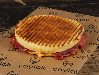 Pastırmalı Kaşarlı Bazlama Tost görseli