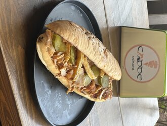 Süt Somun Ekmek Arası Tavuk Döner görseli