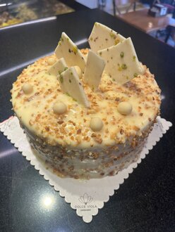 Fıstıklı Beyaz Çikolatalı Pasta (6-8 Kişilik) görseli