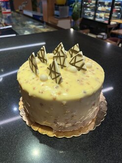 Fıstıklı Beyaz Çikolatalı Pasta (8-10 Kişilik) görseli