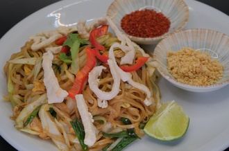 Tavuklu Pad Thai görseli