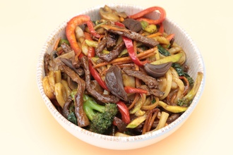 Siyah Sarımsaklı Dana Etli Udon görseli