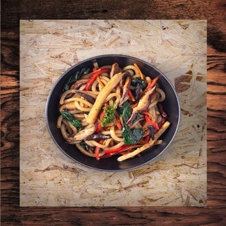 Siyah Sarımsaklı Udon görseli