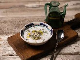 Yoğurtlu Salatalıklı Cacık görseli