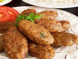 Patates Kızartması +Salata + Tavuk Köfte ( 4 Adet ) görseli